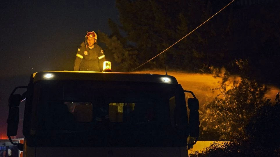 Καταγγελία αστυνομικού για τις πυρκαγιές: Έρχονταν πυροσβεστικά από την Κινέττα στο Μάτι χωρίς νερό